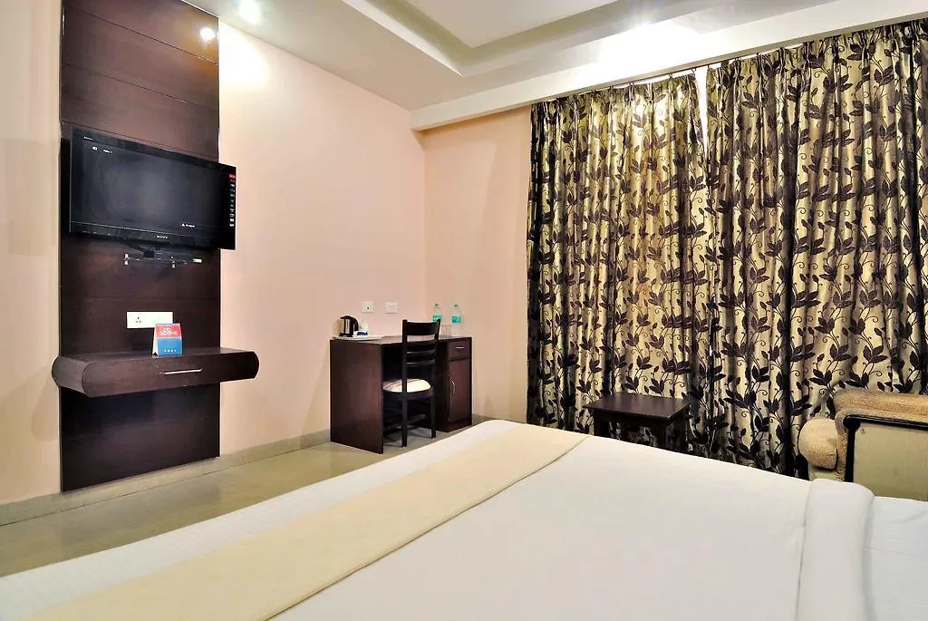 The Pelican Chandigarh 3*,